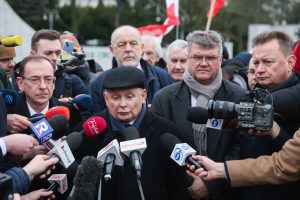 J. Kaczynskis: naujajai vyriausybei viskas įmanoma – net politinės žmogžudystės