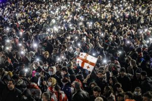 Tūkstančiai žmonių Sakartvele vėl susirinko į proeuropietiškus protestus