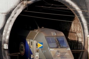 Dėl darbuotojų streiko stabdomos kelionės traukiniais Lamanšo tuneliu