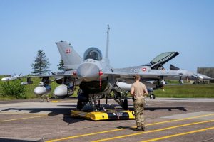 Norvegija siųs 2 naikintuvus F-16 į Daniją Ukrainos pilotų mokymams