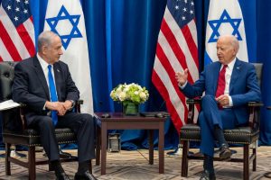 Baltieji rūmai: J. Bidenas telefonu pasikalbėjo su Izraelio premjeru 
