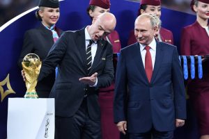 Rusija pašalinta iš pasaulio futbolo čempionato, klubams uždrausta dalyvauti tarptautinėse varžybose