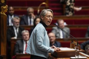 Prancūzijos vyriausybė atlaikė balsavimą dėl nepasitikėjimo 