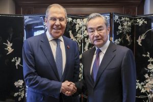 Kinijos vyriausiasis diplomatas: Pekinas ketina stiprinti ryšius su Rusija