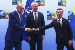 NATO vadovas skelbia apie susitarimą su R. T. Erdoganu dėl Švedijos narystės ratifikavimo 