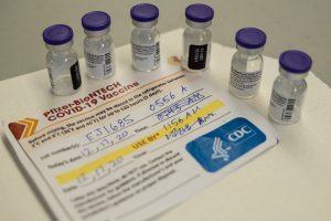 Pranešama apie teigiamus „Pfizer“ ir „BioNTech“ vakcinos nuo COVID-19 ir gripo bandymų rezultatus