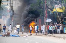 Protestuotojai Bangladeše šturmavo kalėjimą, išlaisvino šimtus nuteistųjų