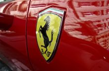 „Ferrari“ Europoje priims mokėjimus kriptovaliutomis