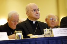 Vatikanas teigia ekskomunikavęs popiežiaus kritiką, atsisakiusį jį pripažinti