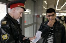 Rusijoje gaudomi ir prievarta mobilizuojami tūkstančiai migrantų