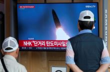 Seulas: Šiaurės Korėja paleido mažiausiai vieną nenustatytą balistinę raketą