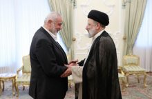 Irano remiamos grupuotės gedi E. Raisi, giria jo paramą palestiniečių pasipriešinimui