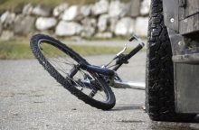 Vilniuje iš taksi lipusi keleivė durelėmis sužalojo dviratininką