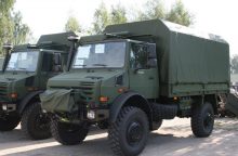 Avarija Tauragės rajone: karinis sunkvežimis susidūrė su traktoriumi