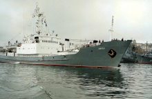 Juodojoje jūroje budi du Rusijos kariniai laivai