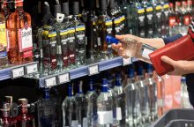 Lietuvos gyventojas pernai išgėrė 0,2 litro mažiau alkoholio, surūkė mažiau cigarečių