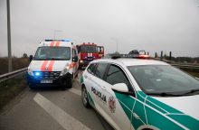 Po avarijos Vilniuje medikų rankose atsidūrė mopedą vairavęs 18-metis