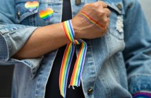 Kviečia stabdyti neapykantą prieš LGBTQ+ paauglius: orientacijos negalima pasirinkti