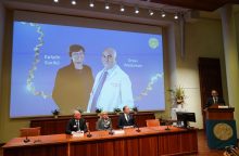 Nobelio medicinos premija skirta už atradimus, leidusius sukurti vakcinas nuo COVID-19