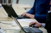 Lietuvoje per metus mažėjo asmeninių kompiuterių, bet augo prieiga prie interneto