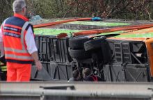 Rytų Vokietijos greitkelyje per autobuso avariją žuvo mažiausiai penki žmonės