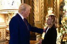 Meloni surengė netikėtą vizitą pas Trumpą