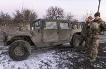 Ukraina: Rusija į Donbasą siunčia papildomų ginklų, karinės įrangos