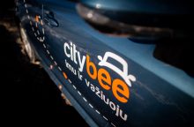 „CityBee“ automobilis apgadino kitą mašiną: vairuotojas išlipo ir nuėjo