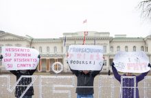 Prie Prezidentūros – protestas dėl Poderskio: „Nesiskaito su žmonėmis, kaip atsiskaitys su gamta?“ 