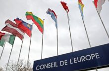 Vyriausybė siūlo prezidentui atšaukti ambasadorių prie Europos Tarybos
