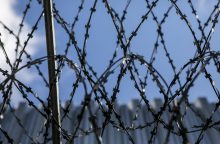 Vyras 26 kartus pripažintas kaltu: šį kartą perlipo tris tvoras ir pabėgo iš kalėjimo
