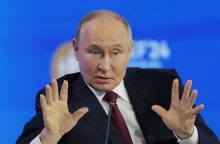 V. Putinas teigia, kad svarsto galimybę siųsti ginklus Vakarų priešininkams