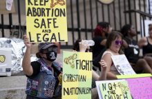 JAV tęsiasi protestai, AT priėmus moterų teisę į abortus panaikinantį sprendimą 
