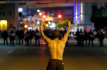 JAV – protestai dėl dar vieno policijos nušauto juodaodžio mirties