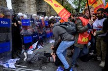 Stambulo policija susirėmė su Gegužės 1-osios protestuotojais