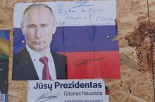 Provokacija Mažeikiuose: iškabintas V. Putino plakatas su lietuvius įžeidžiančiais žodžiais