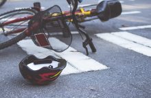 Vilniuje partrenktas nepilnametis dviratininkas: neatsargus manevras galėjo baigtis tragedija