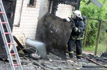 Ugniagesiai sukelti ant kojų: Kretingos rajone užsiliepsnojo ūkinis pastatas