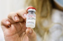 JK patvirtinta nauja „Moderna“ vakcina, apsauganti nuo COVID-19 omikron atmainos