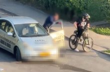 „Toyotos“ ir dviratininko susidūrimas Kaune: pareigūnai turi prašymą