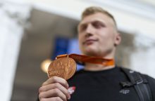 Su bronzos medaliu į Lietuvą grįžęs M. Alekna: liūdėti ar džiaugtis nėra laiko