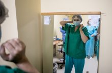 Santaros klinikose – per 200 COVID-19 užsikrėtusių darbuotojų, bet situacija dar stabili
