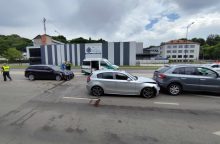 Kaune susidūrė trys automobiliai, ligoninėje – trys žmonės