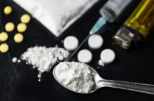 Po pranešimų specialiąja linija pradėta 15 ikiteisminių tyrimų dėl narkotikų platinimo