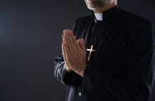 Skandalinga: už pirmokių tvirkinimą teistas kunigas paskirtas Biržų parapijos rezidentu