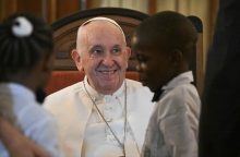 Popiežius Pranciškus pasmerkė žiaurius nusikaltimus, įvykdytus Kongo DR rytuose