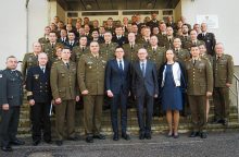 Vytauto Didžiojo karininkų kursus baigė karjeros siekiantys 43 Lietuvos ir užsienio karininkai