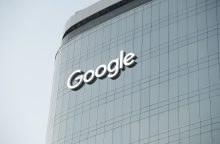 „Google“ atleido 28 darbuotojus, protestavusius dėl įmonės sutarties su Izraeliu