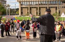 LGBTQ bendruomenės protestas prie Seimo: ragina atsakingai balsuoti rinkimuose